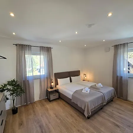 Ada5, Mit Kueche, Badewanne, Balkon, Terrasse, Parkplatz Vor Dem Haus, Ruhig Gelegen Kulmbach