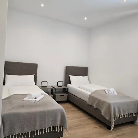 Grosses Mit Kueche, Dusche, Badewanne, Balkon, Parkplatz Vor Dem Haus, Schnelles Internet, Ada5 Apartment
