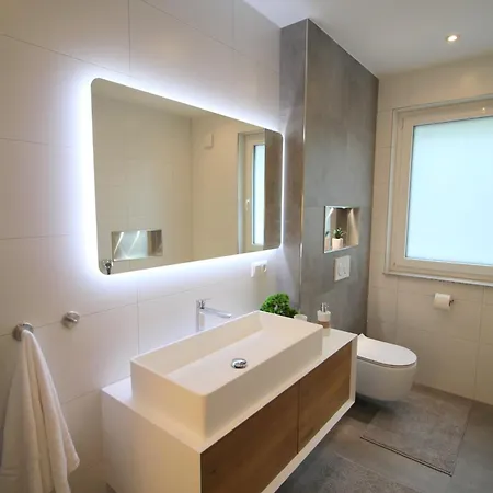 Ada5, Mit Kueche, Badewanne, Balkon, Terrasse, Parkplatz Vor Dem Haus, Ruhig Gelegen Apartment *
