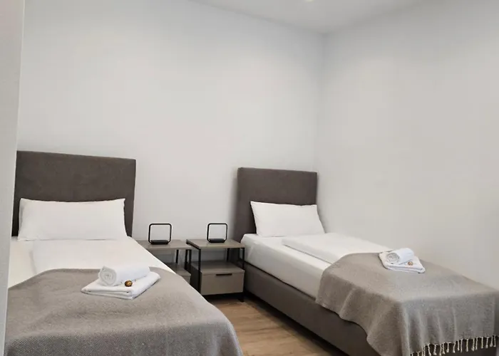Grosses Mit Kueche, Dusche, Badewanne, Balkon, Parkplatz Vor Dem Haus, Schnelles Internet, Ada5 Apartment