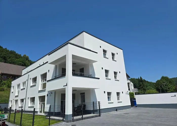 Grosses Mit Kueche, Dusche, Badewanne, Balkon, Parkplatz Vor Dem Haus, Schnelles Internet, Ada5 Apartment *