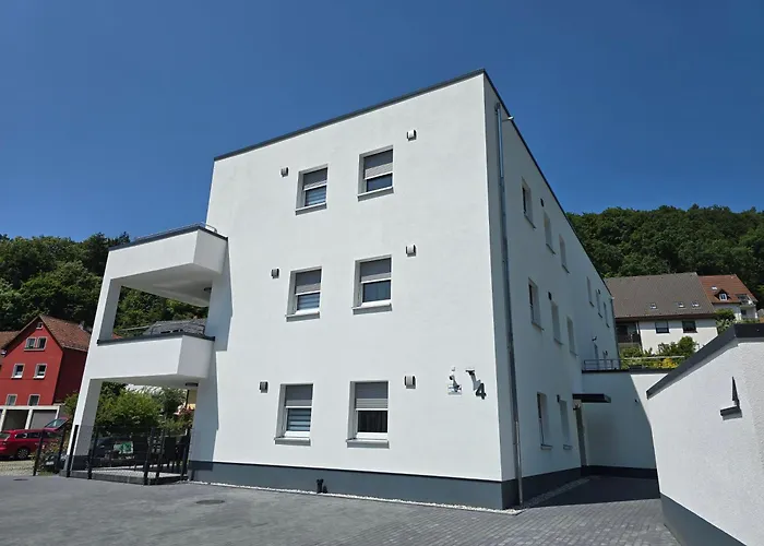Apartment Grosses Mit Kueche, Dusche, Badewanne, Balkon, Parkplatz Vor Dem Haus, Schnelles Internet, Ada5 *