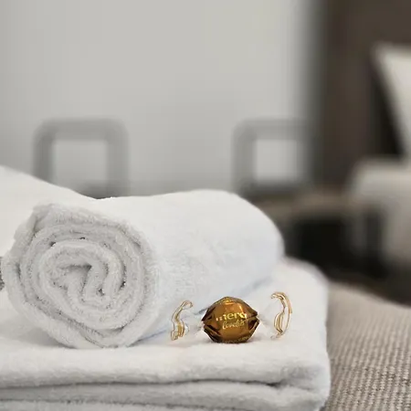 Grosses Mit Kueche, Dusche, Badewanne, Balkon, Parkplatz Vor Dem Haus, Schnelles Internet, Ada5 *