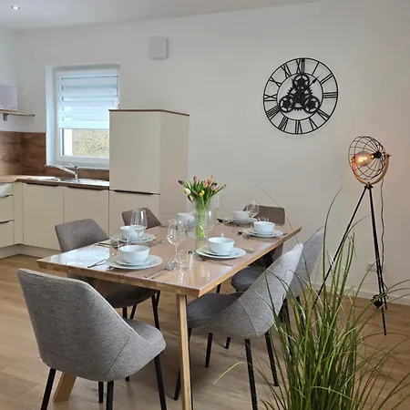 아파트 Grosses Mit Kueche, Dusche, Badewanne, Balkon, Parkplatz Vor Dem Haus, Schnelles Internet, Ada5
