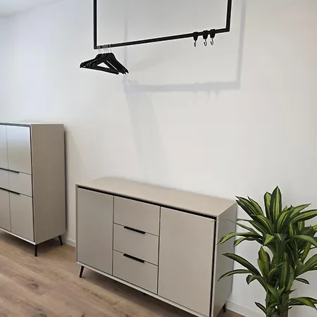 Grosses Mit Kueche, Dusche, Badewanne, Balkon, Parkplatz Vor Dem Haus, Schnelles Internet, Ada5 아파트 *