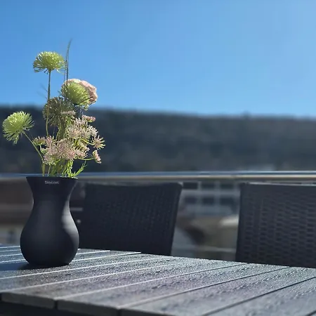 Grosses Mit Kueche, Dusche, Badewanne, Balkon, Parkplatz Vor Dem Haus, Schnelles Internet, Ada5