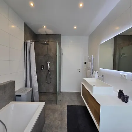 아파트 Grosses Mit Kueche, Dusche, Badewanne, Balkon, Parkplatz Vor Dem Haus, Schnelles Internet, Ada5 쿨름바흐