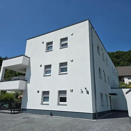 아파트 Grosses Mit Kueche, Dusche, Badewanne, Balkon, Parkplatz Vor Dem Haus, Schnelles Internet, Ada5 *