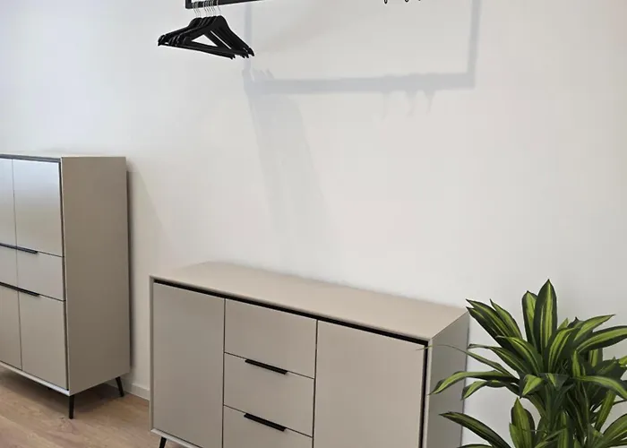 Grosses Mit Kueche, Dusche, Badewanne, Balkon, Parkplatz Vor Dem Haus, Schnelles Internet, Ada5 Lägenhet *